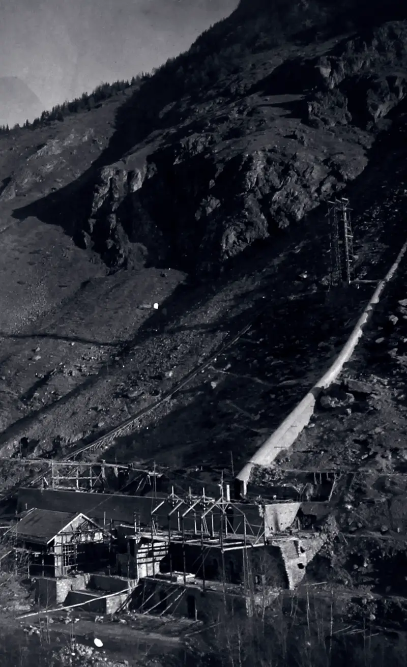 La costruzione delle nuove fonderie in località La Fabrique a Valpelline, primi del ‘900. Archivio storico regionale, Fondo Società Nazionale Cogne.