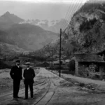 La decauville per il trasporto del materiale dalla sezione Balme agli stabilimenti di Les Rey, nei pressi della frazione Morion, primi del ‘900. Archivio storico regionale, fondo Società Nazionale Cogne.