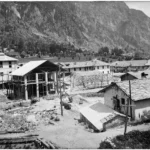 L’ingresso della galleria Sant’Anna e gli stabilimenti di Les Rey, primi del ‘900. Foto Luigi Broggi, Regione autonoma Valle d'Aosta - Archivio BREL - Fondo Brocherel-Broggi CC BY-NC-ND.